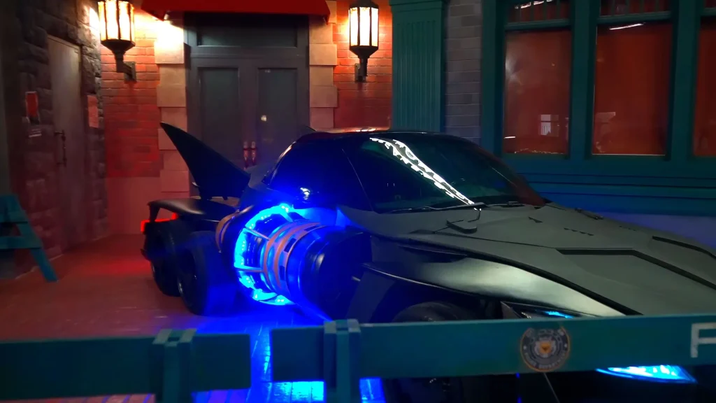 Бетмобиль в парке Ворнер Бразерс