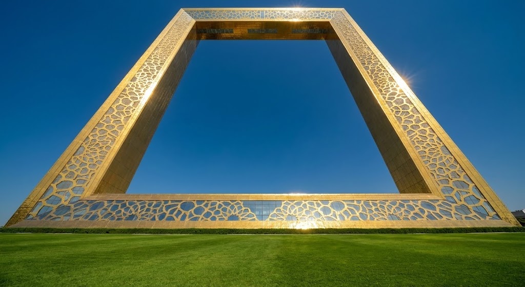 Золотая рамка Дубая