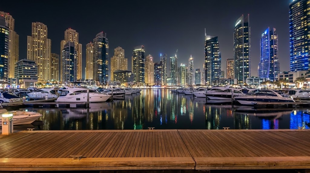 Марина ночью