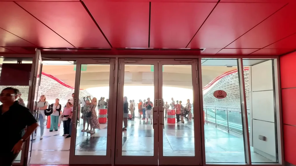 Вход в парк Ferrari World