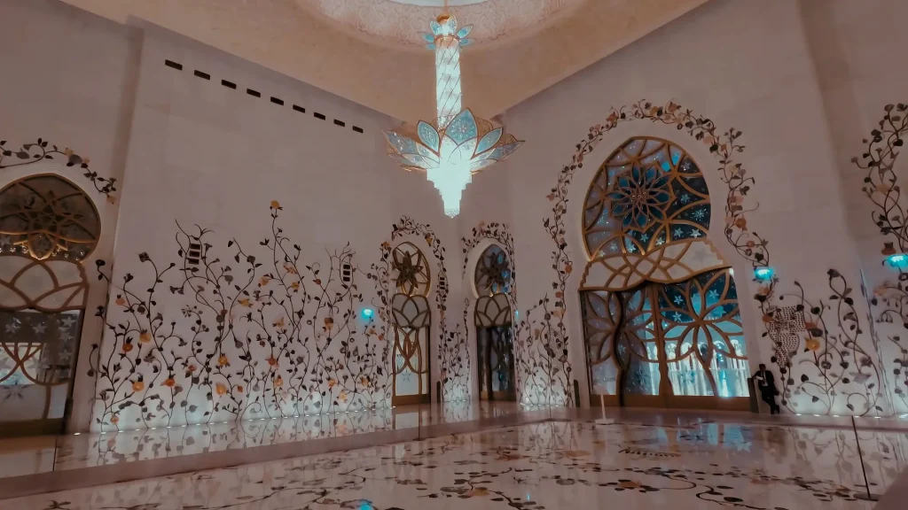 Люстра в мечети шейха Заяды