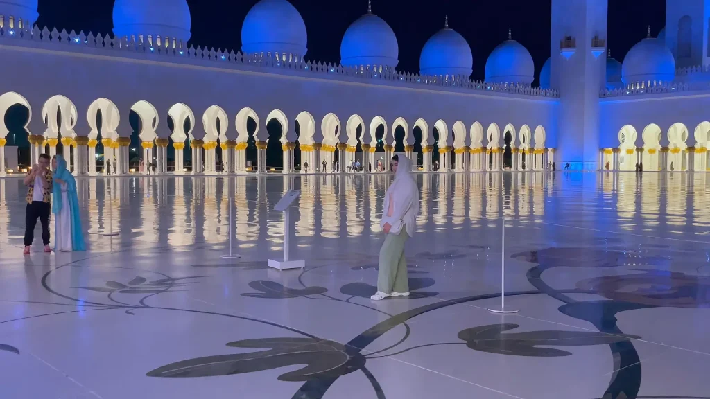 Как одеваться в мечети