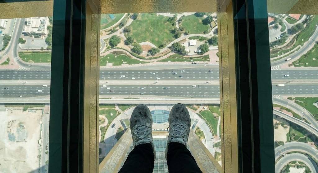 Стеклянный пол 