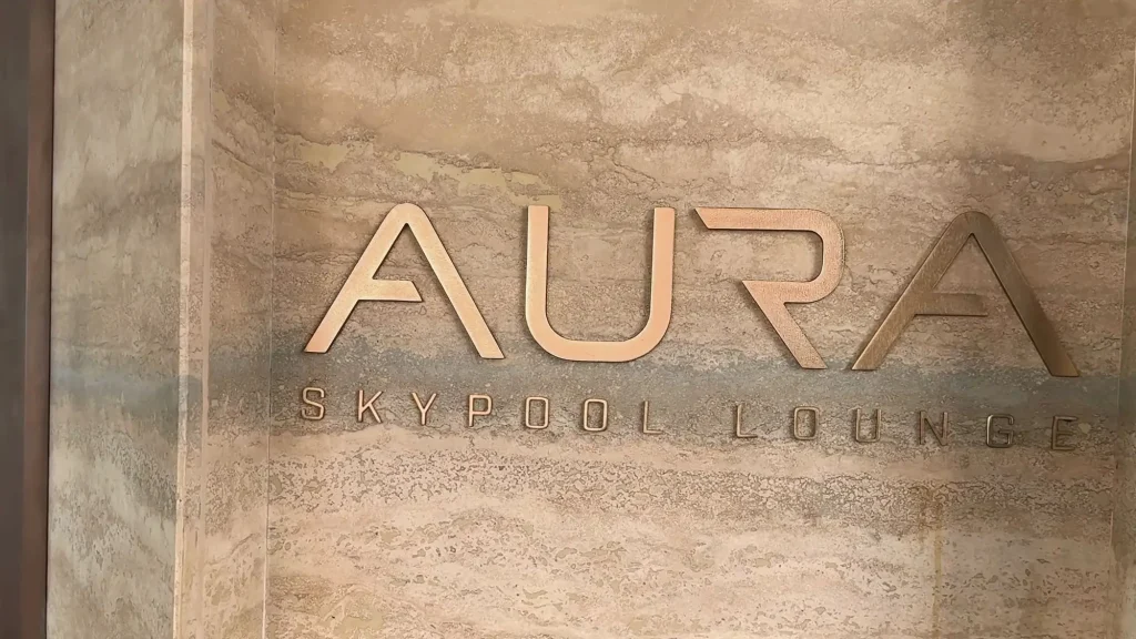 Вывеска Aura Skypool Dubai