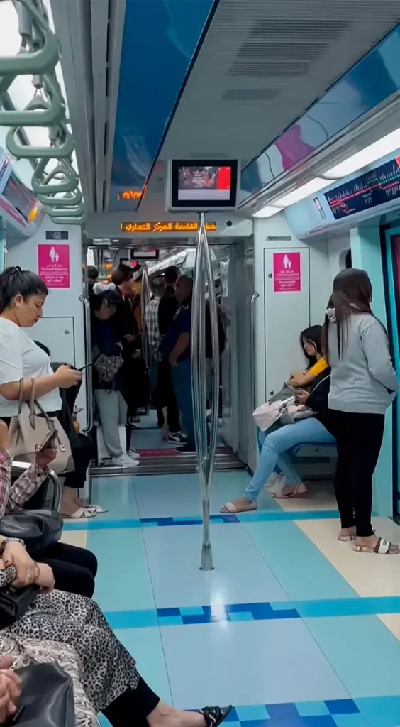 Розовый вагон