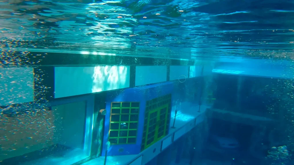 Подводный город Deep dive Dubai