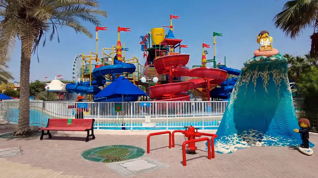 Зона с горками на пляже