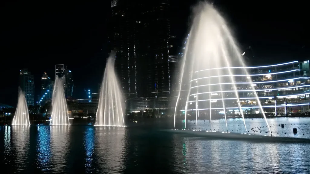 Фонтан Дубая