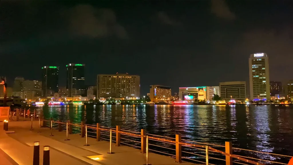 Вид на ночной Дубай