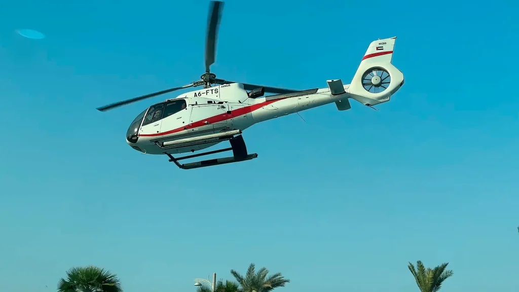 Вертолет в Дубаях