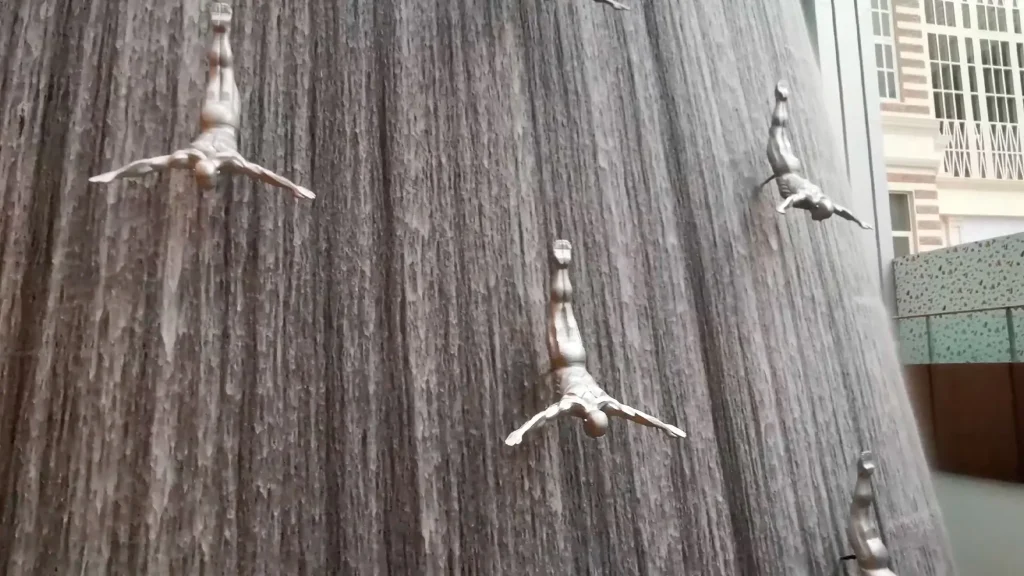 Фонтан с ныряльщиками