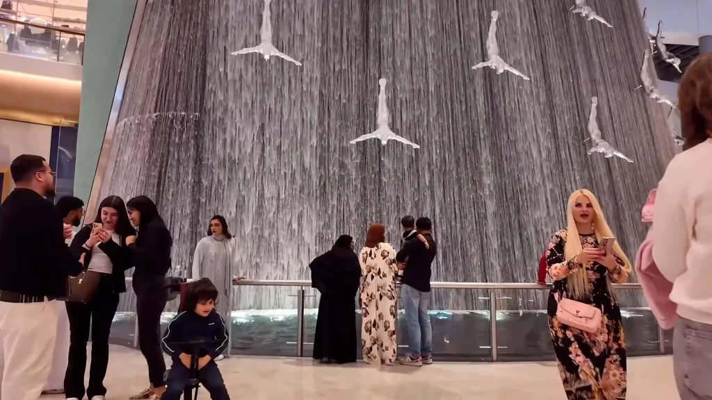 ФОтозона возле фонтана Dubai Mall