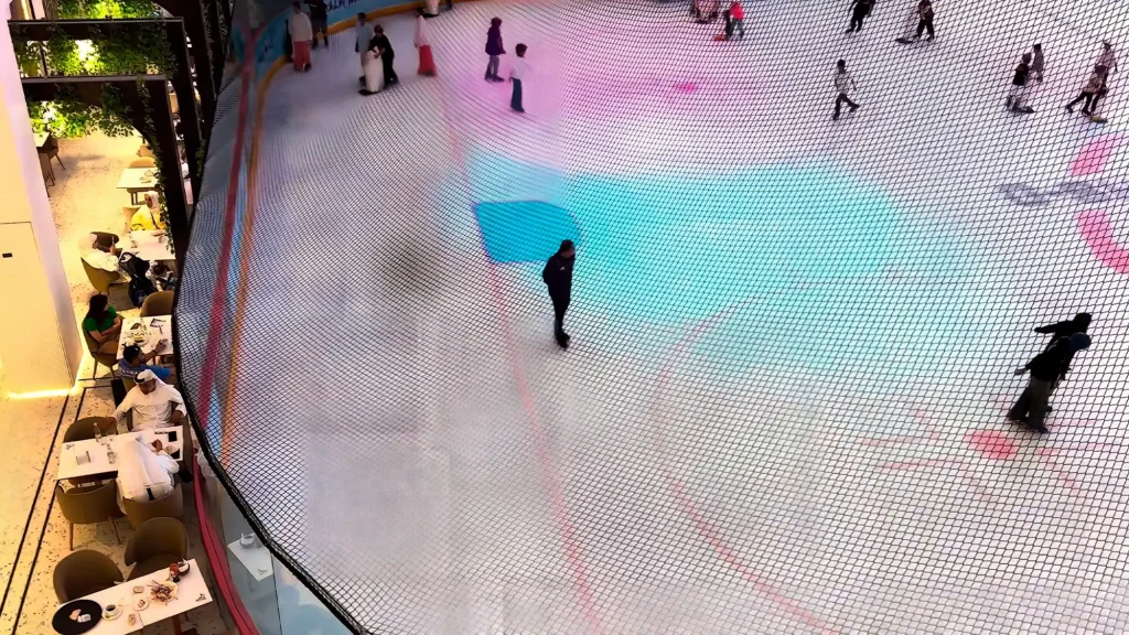 Каток Dubai Mall