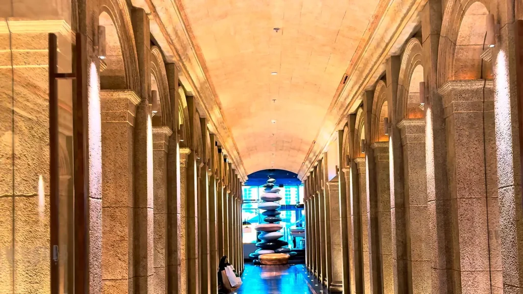 КОридор в Dubai Mall