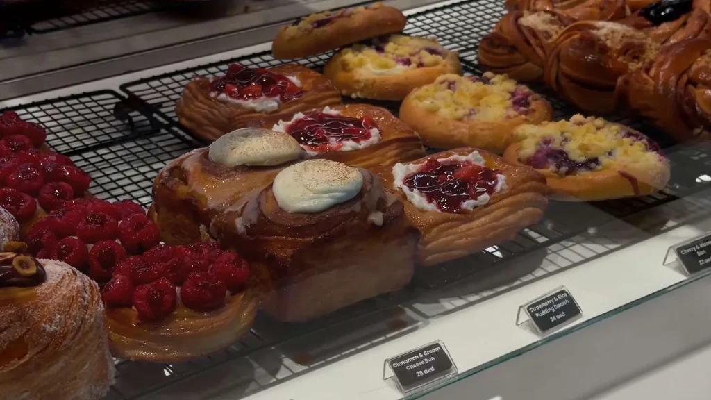 Выпечка в дубайской пекарне