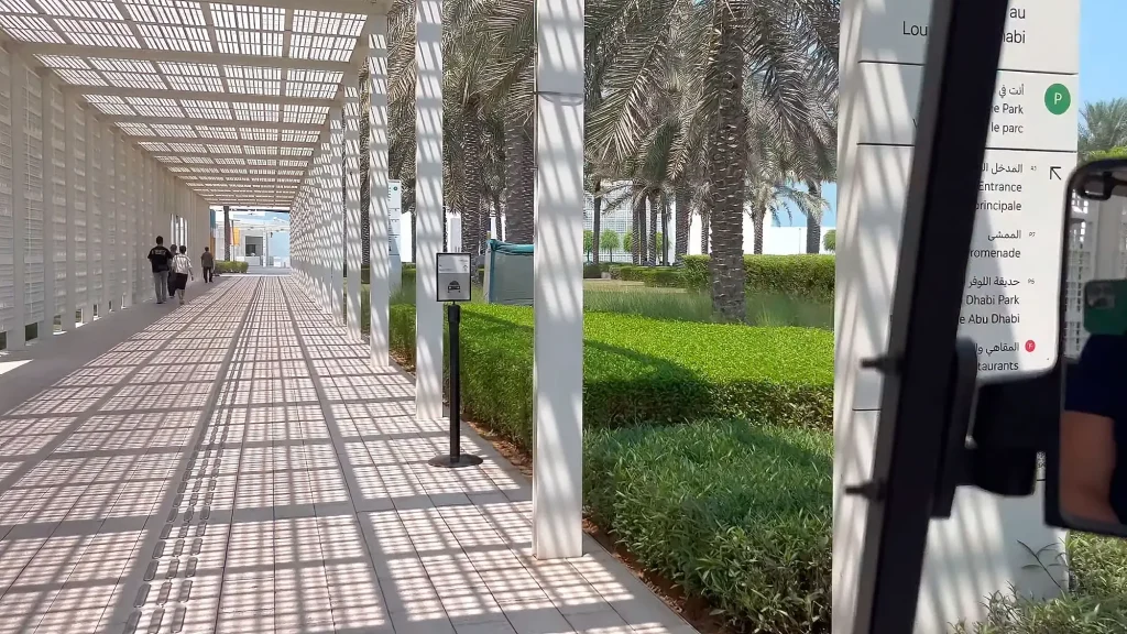 Аллея к Лувру