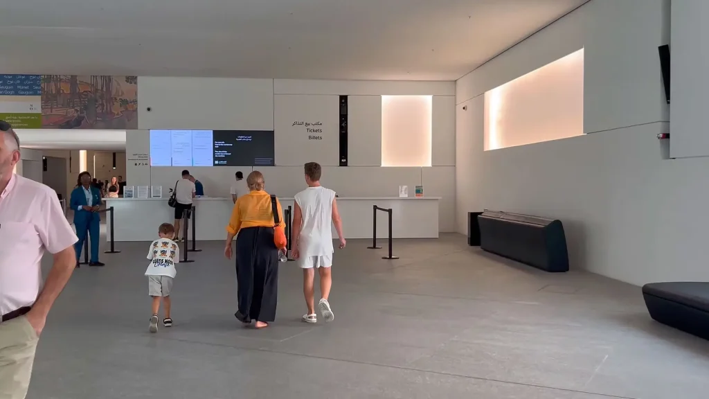 Холл Лувра в Абу-Даби